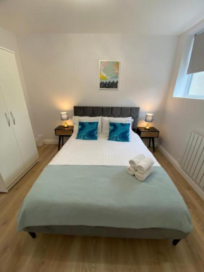 Beautiful newly renovated house sleeps 6 people, only 12 minutes by tube to Oxford Circus